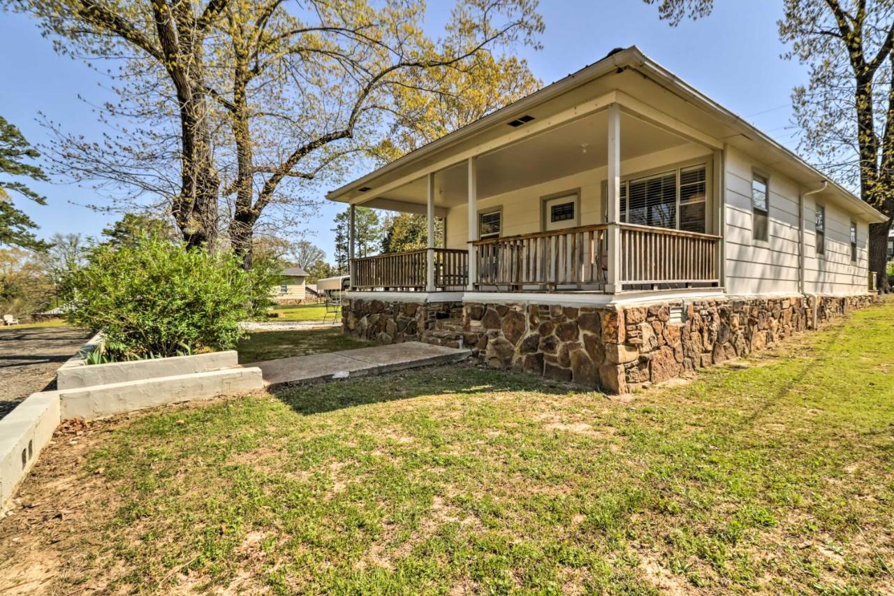 Charming Home With Porch Walk To Greers Ferry Lake! Fairfield Bay Exterior photo